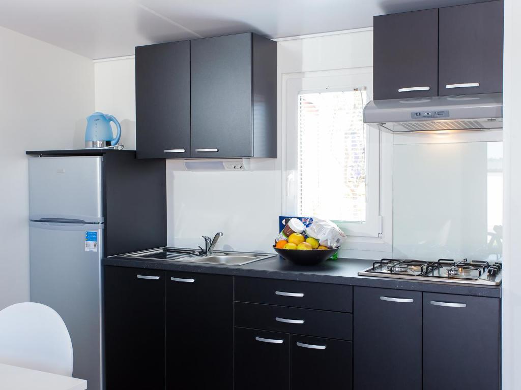Camping Adria Mobile Homes In Camping Kastanija Novigrad  ห้อง รูปภาพ