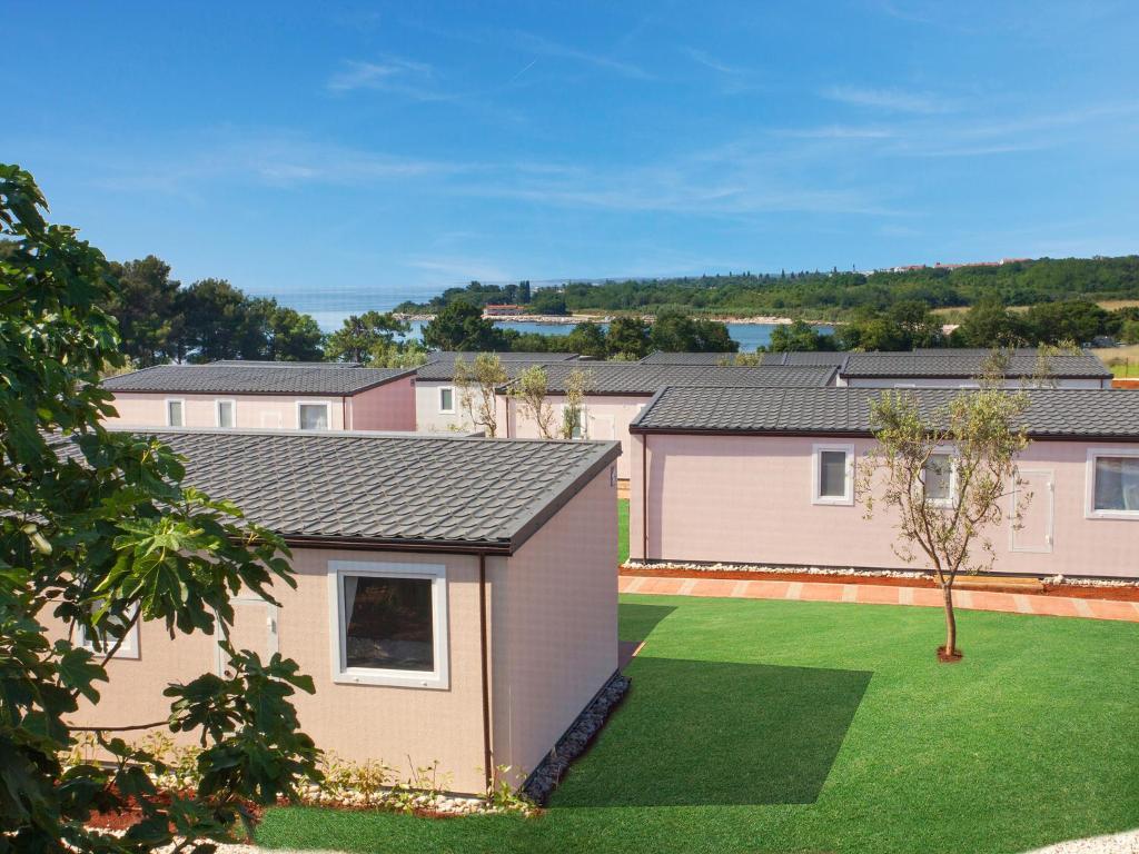 Camping Adria Mobile Homes In Camping Kastanija Novigrad  ภายนอก รูปภาพ