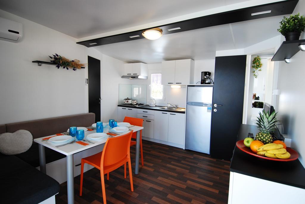 Camping Adria Mobile Homes In Camping Kastanija Novigrad  ภายนอก รูปภาพ