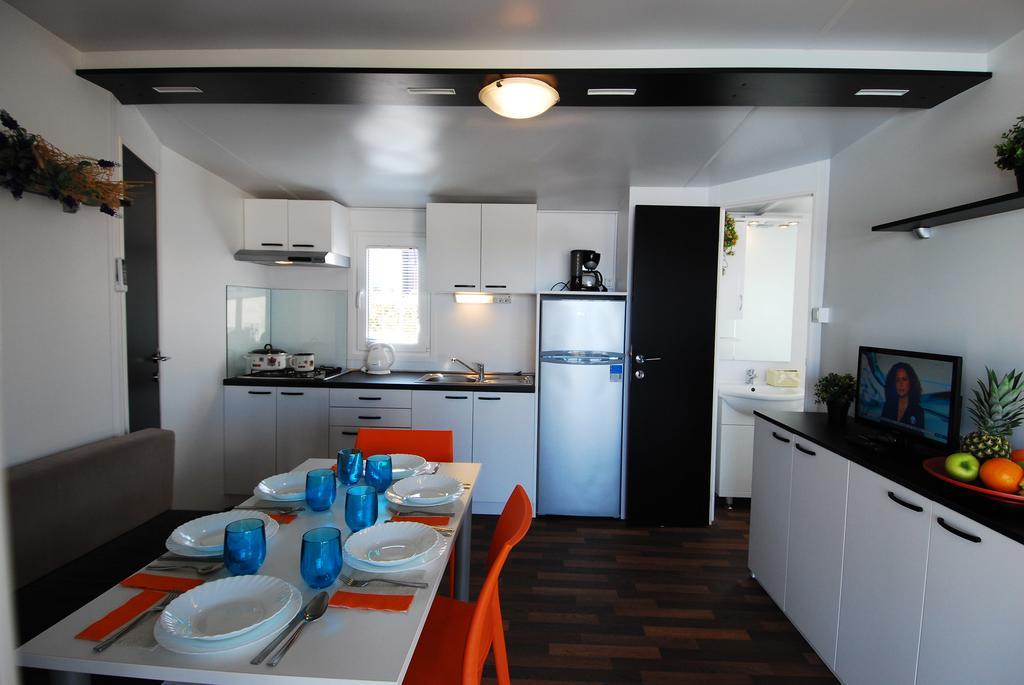 Camping Adria Mobile Homes In Camping Kastanija Novigrad  ภายนอก รูปภาพ