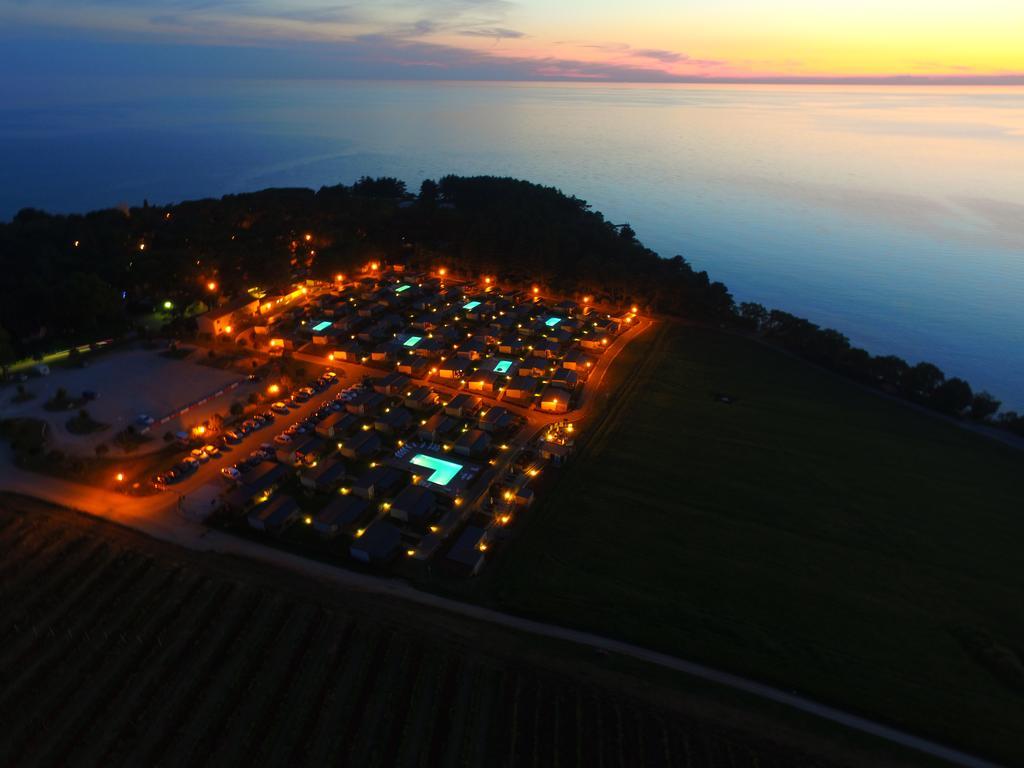 Camping Adria Mobile Homes In Camping Kastanija Novigrad  ภายนอก รูปภาพ