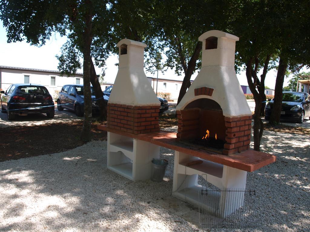 Camping Adria Mobile Homes In Camping Kastanija Novigrad  ภายนอก รูปภาพ