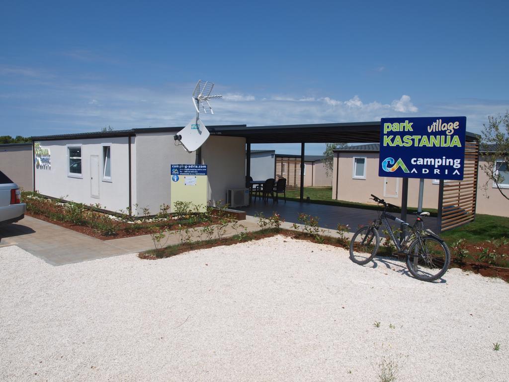Camping Adria Mobile Homes In Camping Kastanija Novigrad  ภายนอก รูปภาพ