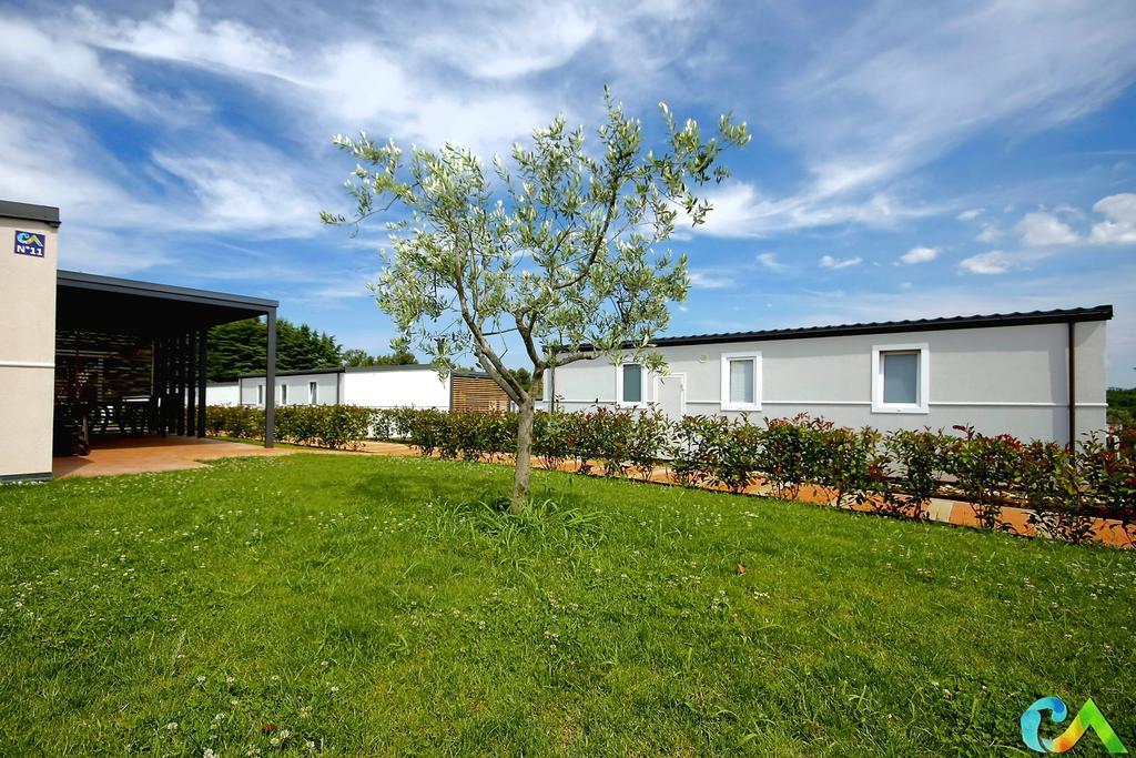 Camping Adria Mobile Homes In Camping Kastanija Novigrad  ภายนอก รูปภาพ