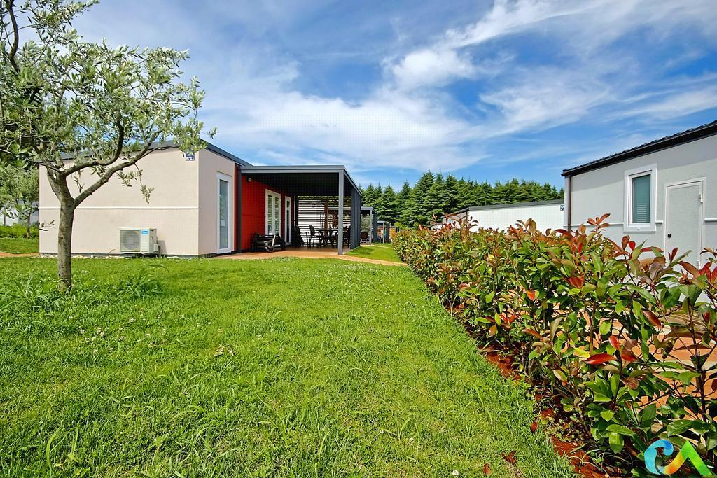 Camping Adria Mobile Homes In Camping Kastanija Novigrad  ภายนอก รูปภาพ