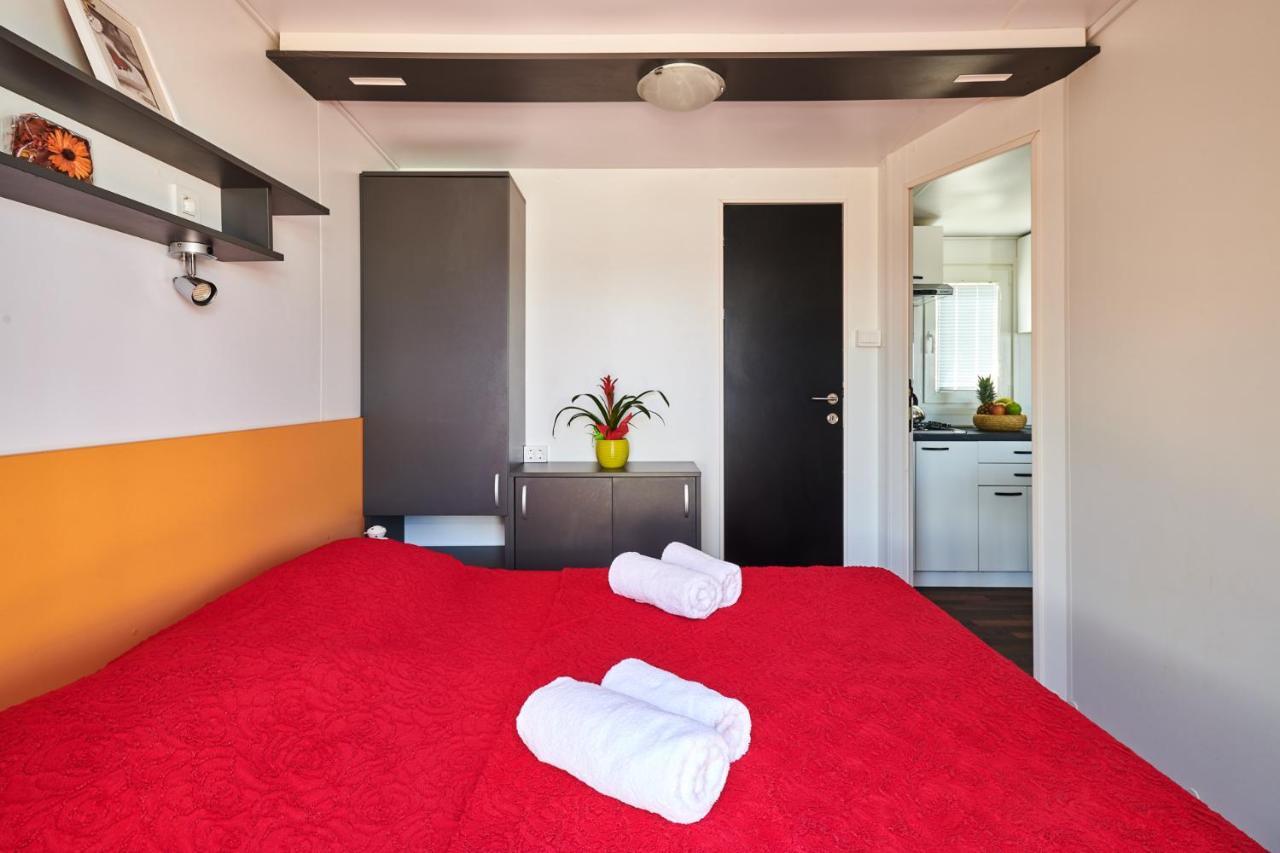 Camping Adria Mobile Homes In Camping Kastanija Novigrad  ภายนอก รูปภาพ